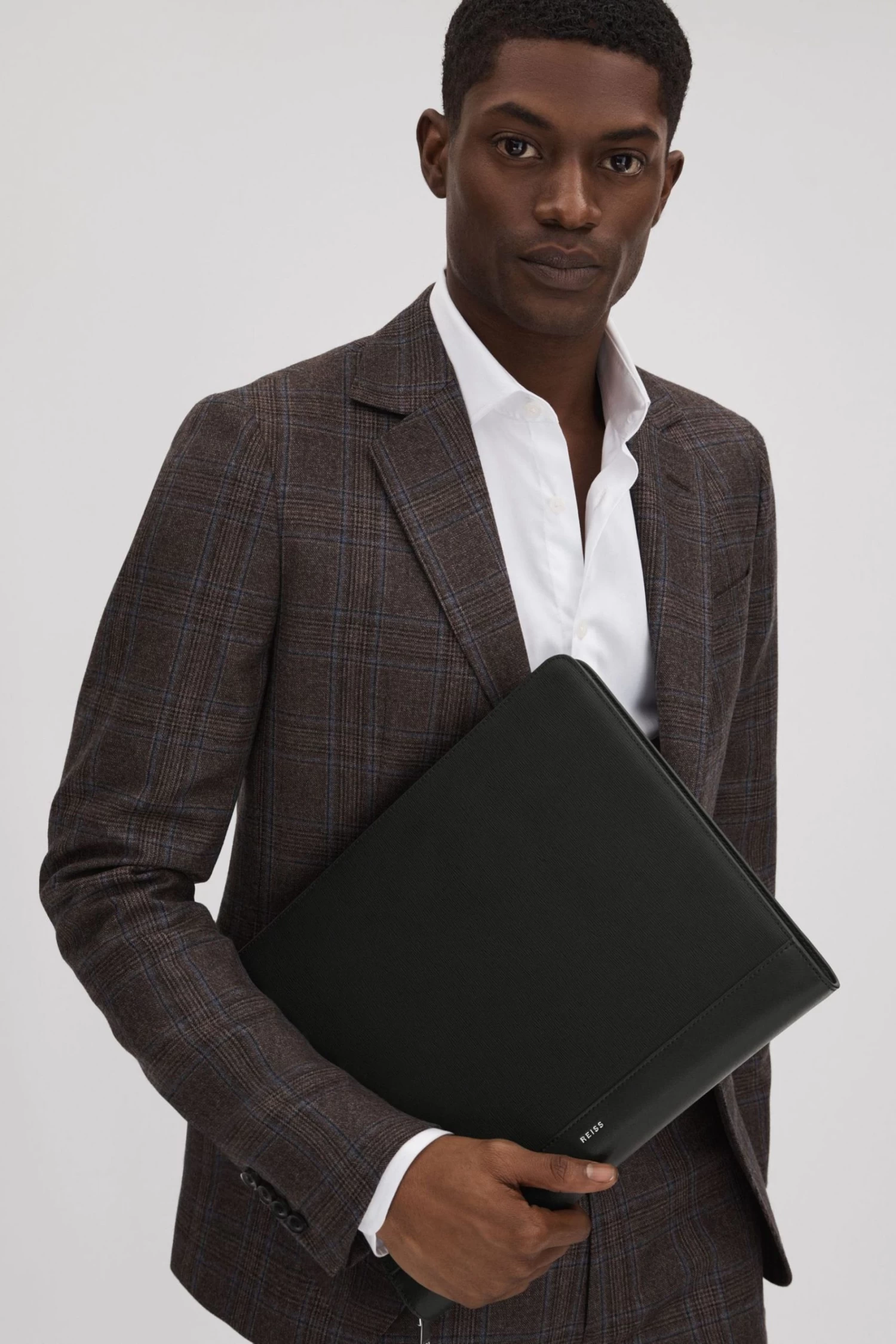 Reiss Declan Saffiano Leather Folio 4 Reiss Declan Saffiano Leather Folio - Image 2